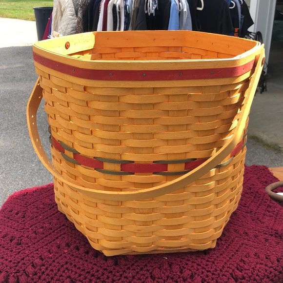 1998 Snowflake Basket - Picture 1 of 3